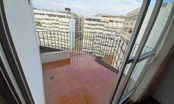 Imagem: Prédio novo, Centro de terreno, Varaindas