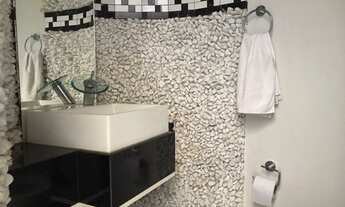 Imagem 7: Casa de condomínio para venda possui 350 metros quadrados com 4 quartos