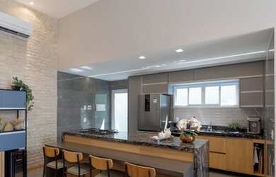 Imagem 6: Casa Plana em condomínio Fechado 100% Mobiliada e com energia solar sendo 03 suítes