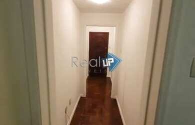 Imagem 3: Apartamento de 3 quartos no Leme de fundos