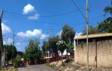 Imagem 2: Casa à venda no centro de Igarapé-MG