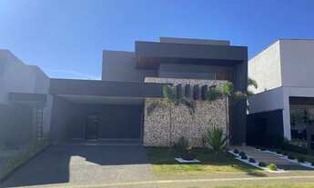 Imagem 1: Casa de condomínio térrea para venda tem 234 metros quadrados com 4 quartos