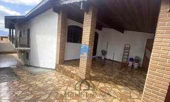 Imagem: Casa à venda 3 Quartos, 4 Vagas, 250M²