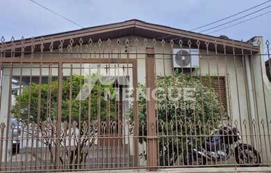 Imagem 2: Casa térrea à venda com 2 dormitórios e 5 vagas de garagem, em Porto Alegre no bairro Sar