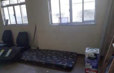 Imagem 4: Casa para venda possui 360 metros quadrados com 3 quartos em Centro - Barra Mansa - RJ