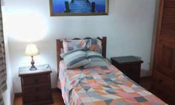 Imagem: Alugo quarto individual pra moça no Méier