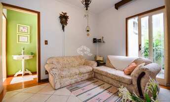 Imagem 5: CASA SEMIMOBILIADA COM 3 QUARTOS 1 SUÍTE E VAGA PARA 4 CARROS NA TRINDADE FLORIANÓPOLIS