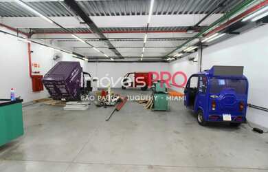 Imagem 2: Galpão na Henrique Schauman com 941 m² e 4 vagas