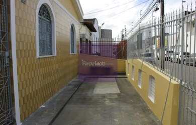Imagem: Casa de esquina no centro de Aracaju
