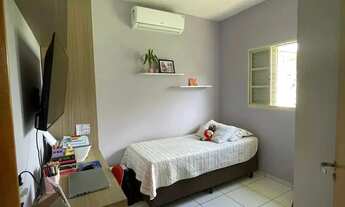 Imagem 3: Casa à venda em Rio Verde com espaço amplo, 3 quartos, armários e quintal espaçoso