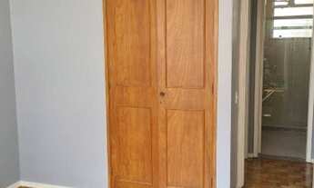 Imagem 7: Apartamento todo reformado, 2 quartos com armários, sala, varandão fechada, banheiro socia