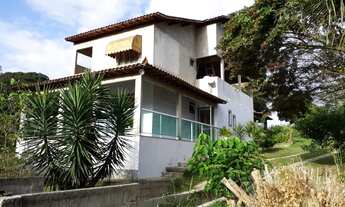 Imagem 2: Casa linear para venda com 260m², 3 quartos, terraço e quintal