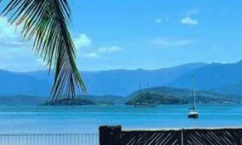 Imagem: Casa na praia do Retiro Cunhambebe) - Angra