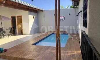 Imagem 3: Linda casa no Bairro Laranjeiras com piscina em Uberlândia MG disponível para compra