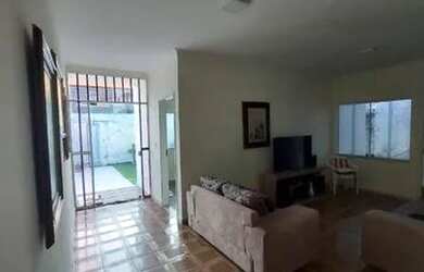 Imagem 2: Casa à venda na Coroa do Meio - 3 suítes, 340m², 4 vagas de garagem!