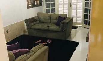 Imagem 7: Casa enorme com quintal enorme