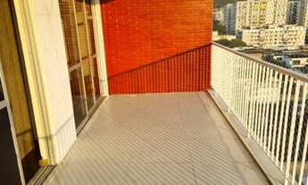 Imagem 3: Varandão 3 quartos 2 banheiros Andar Alto Vista Piscina