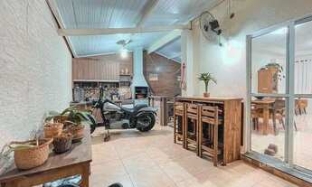 Imagem: Casa sobrado em Condomínio com piscina