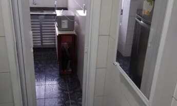 Imagem 7: Salaliving com vista livre e garagem