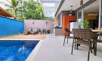 Imagem: Casa em condomínio com 3 suítes e piscina