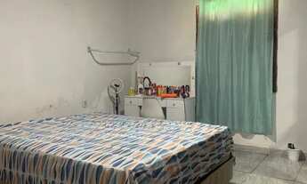 Imagem 6: Casa em rua pública