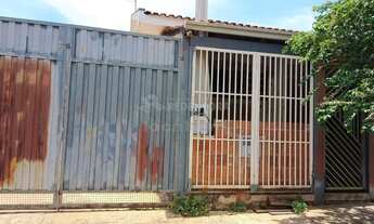 Imagem 2: Casa localizada no Parque Estoril com 3 dormitórios e 2 vagas de garagem cobertas