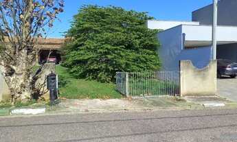 Imagem: Terreno plano medindo 12 x 30 m, documentado