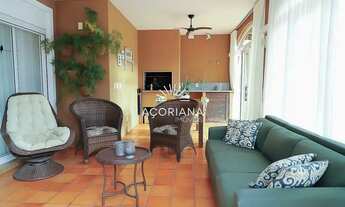 Imagem 7: Luxuosa Residência na Lagoa da Conceição com Amplo Terreno e 4 Dormitórios