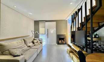 Imagem 7: Casa em condomínio com 03 dormitórios, suíte, localizada no bairro Jardim Berlez