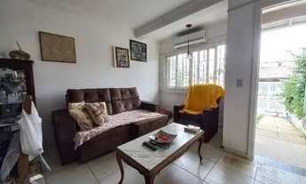 Imagem 3: Casa em Porto Alegre, no bairro Guarujá, com 2 dormitório(s), e 2 banheiros, à v