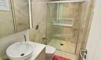 Imagem 4: Finamente decorado no coração da cidade, ao lado da praça do mini golf e apenas duas quadr