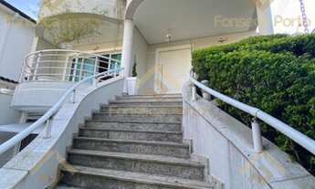 Imagem 4: Sobrado à venda com 470m2 construídos 3 suítes 7 vagas de garagem e piscina