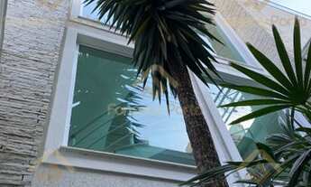 Imagem 7: Sobrado à venda com 470m2 construídos 3 suítes 7 vagas de garagem e piscina