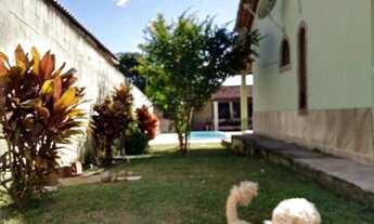 Imagem 6: Casa com piscina e churrasqueira