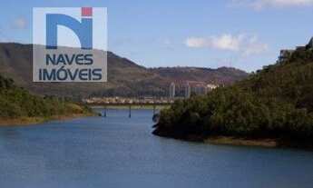 Imagem 4: Casa de Luxo dois pavimentos, lote 900 m cozinha com armários e eletrodomésticos