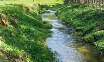 Imagem: Área rural com água corrente