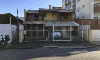 Imagem 2: Casa com Escritura para venda com 3 dormitórios no Estreito - Florianópolis - SC