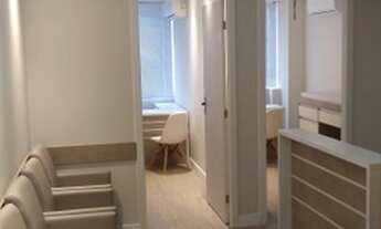 Imagem 2: Sala comercial mobiliada e decorada no Medplex Torre Norte/Saúde para venda - Porto Alegre