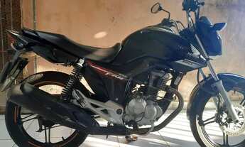 Imagem 2: Dou essa moto como entrada em uma casa