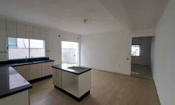 Imagem 6: Casa de dois dormitórios com uma vaga de garagem e moveis planejados na cozinha