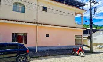 Imagem 3: Casa espaçosa com varanda e garagem para mais de um carro