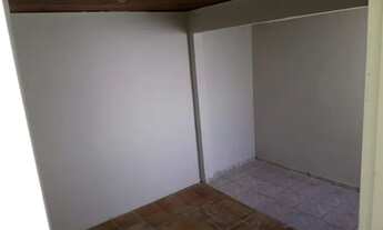 Imagem 3: Alugo casa de fundos de 1 quarto na QNL independente