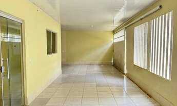 Imagem 5: Casa térrea com 4/4 sendo 3 destes suítes, Edicula com churrasqueira e garagem para 4 carr