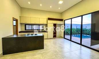 Imagem 3: Casa a Venda no Condomínio Maria Julia: Elegância e Sustentabilidade com Piscina e Cozinha