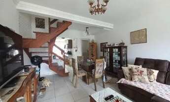 Imagem 2: Casa em Porto Alegre, no bairro Guarujá, com 2 dormitório(s), e 2 banheiros, à v