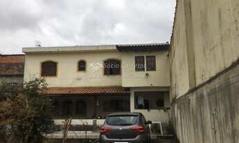 Imagem 2: VENDO SOBRADO COM 263M² - AMPLO QUINTAL - 3 DORM. - 2 BANHEIROS - 5 VAGAS