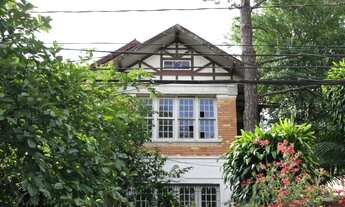 Imagem: Sobrado de vila estilo normando inglês