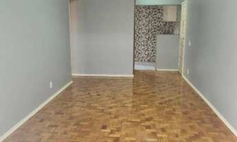 Imagem 1: Apartamento todo reformado, 2 quartos com armários, sala, varandão fechada, banheiro socia