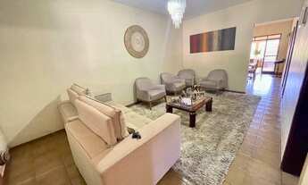 Imagem 2: Casa para venda possui 354 metros quadrados com 3 quartos em Jardim América - Goiânia - GO