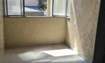 Imagem 4: Apartamento todo reformado, 2 quartos com armários, sala, varandão fechada, banheiro socia